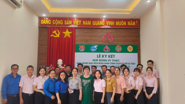Lễ ký kết Hợp đồng ủy thác giữa Phòng giao dịch Ngân hàng Chính sách xã hội Sa Thầy với các tổ chức chính trị - xã hội ủy thác cấp xã